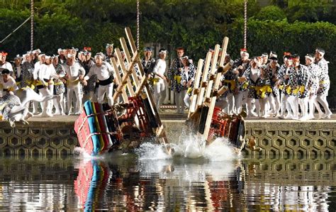 「川落とし」豪快に水しぶき 伊万里トンテントン閉幕 | 行政・社会 | 佐賀県のニュース | 佐賀新聞