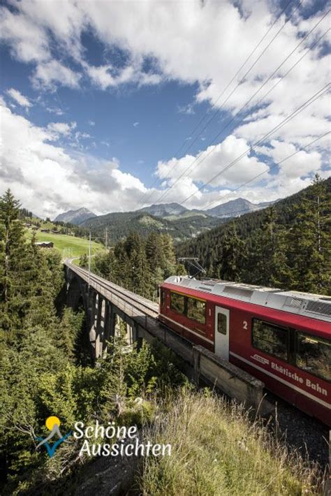 Rhaetische Bahn grösste Alpenbahn der Schweiz fährt auf der