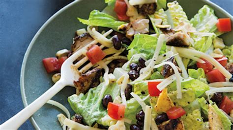 This grilled chicken taco salad with avocado dressing is perfect for ...