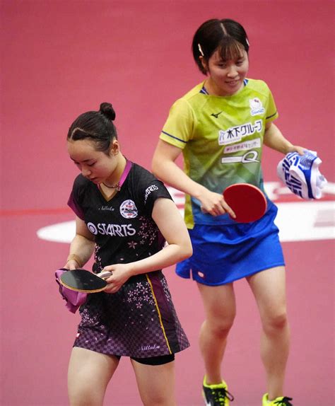 ＜卓球パリ五輪代表選考会＞女子準々決勝、平野（右）に敗れ、厳しい表情の伊藤（撮影・木村 揚輔） ― スポニチ Sponichi Annex スポーツ