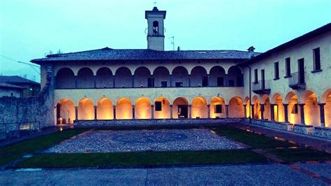 Una Serata Al Monastero A Lume Di Candela