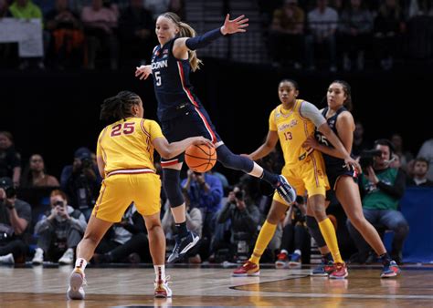 Paige Bueckers Gets Uconn Back To The Final Four Beating Freshman