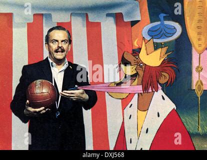 BEDKNOBS AND BROOMSTICKS (1971) DAVID TOMLINSON, IAN WEIGHILL, CINDY Stock Photo: 30561282 - Alamy