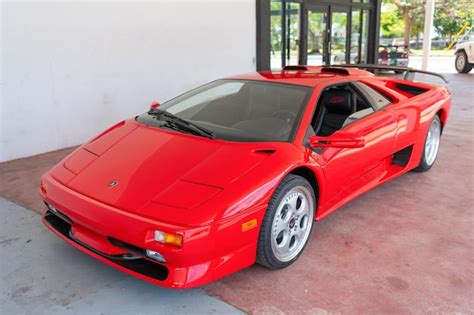 Premium Photo Miami Beach Florida Usa April Red Lamborghini