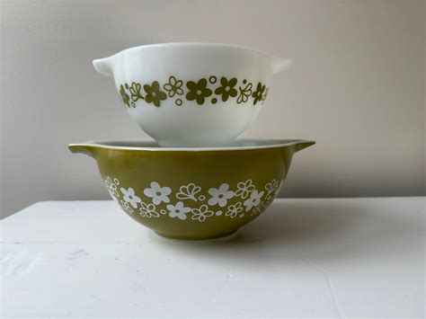 4 Piece Set Vintage Pyrex 1972 1979 Spring Blossom Green Crazy Daisy