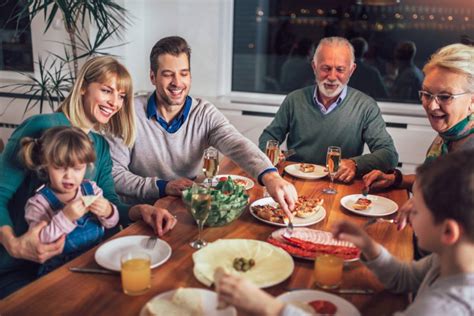 Researchers Pinpoint Strategies To Make Mealtime Easier For Dementia