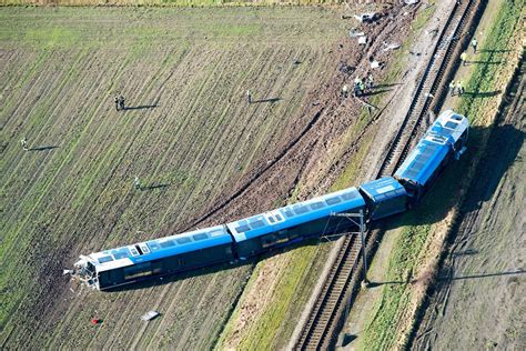 Sieben Verletzte in Niederlande Lokführer stirbt bei Zugunglück n tv de