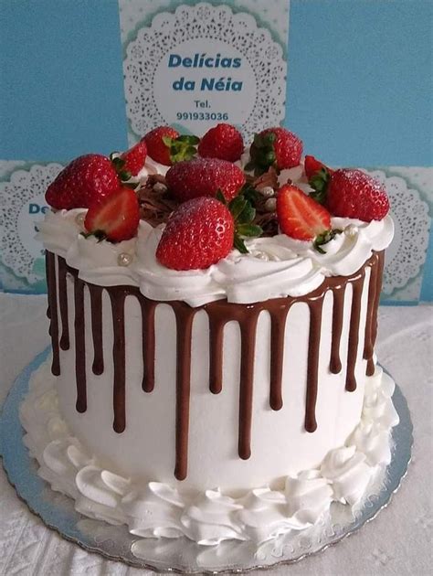 Bolo Tema Doces E Guloseimas Chantilly - Bolo de aniversário com chantilly, ganache e morangos