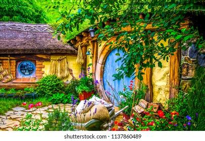 Hobbit House Hobbiton New Zealand Stock Photo 1137860489 | Shutterstock