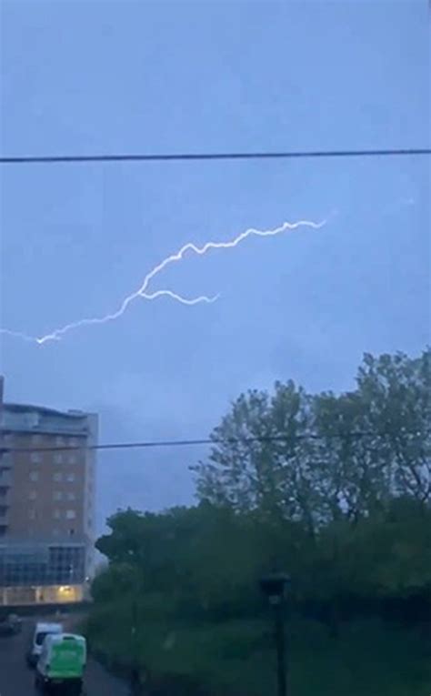 UK weather: New thunderstorm warning from Met Office after buildings ...