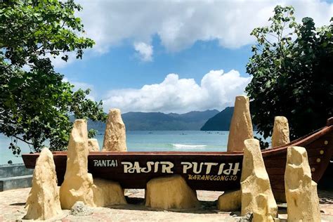 Pantai Pasir Putih Trenggalek Daya Tarik Biaya Dan Rute