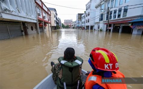 BERNAMA Number Of Flood Victims In Johor Pahang Drops To 8 366