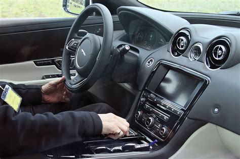 Inside The Jaguar Xj Incontrol And More Tech