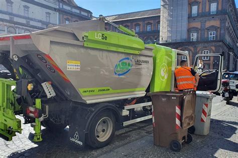 Rubava Gasolio Dai Camion Per La Raccolta Rifiuti A Napoli Arrestato