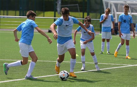 Soutenir L Enfant Qui Veut Devenir Un Joueur De Football Professionnel