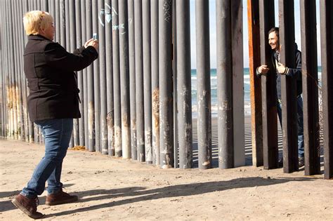 Photos of Kids Playfully Crossing the US-Mexico Border - VICE