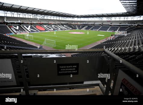 Football Mkdons Dons Dons Mk Dons Stade Au Sol Mk Datacoapplies Banque