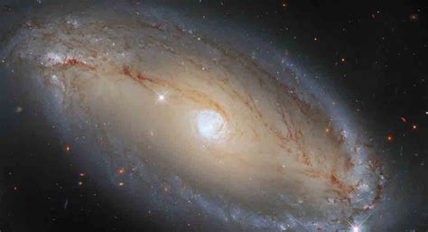 NASA Captures Galaxy With an Extremely Energetic Nucleus | Editorialge