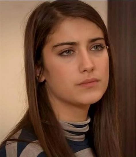 Hazal Kaya Saç Rengi Ve Modelleri 2015