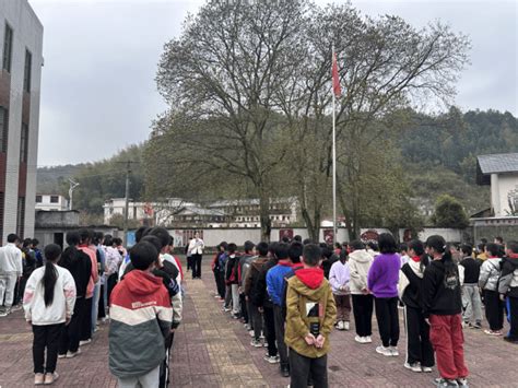 【活动】三月春风处处暖 雷锋精神代代传！永平中心学校开展学雷锋系列活动少先队员老人故事