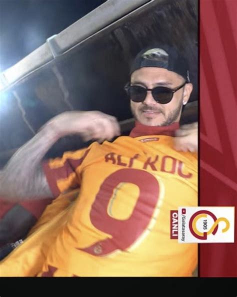 Mauro Icardi Ampiyonluk Kutlamalar Nda Ali Ko Formas Giydi