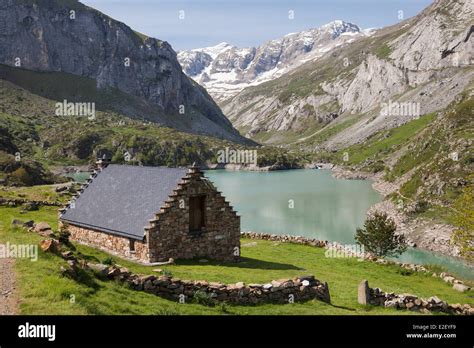 France Hautes Pyrénées Font romeu cirque d Estaube lac des