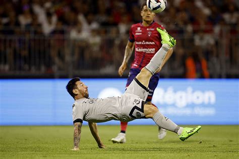 Gol De Chilena De Messi Ante El Clermont Marca