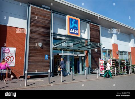 Aldi supermarket shop store Stock Photo: 72307657 - Alamy