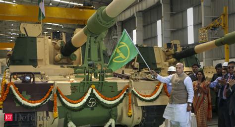 Indian Army's 'Made in India' Vajra - 51st K9-Vajra-T Gun flagged off ...