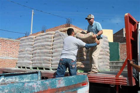 Entrega de cemento y tinacos a bajo costo Ayuntamiento de Nochistlán