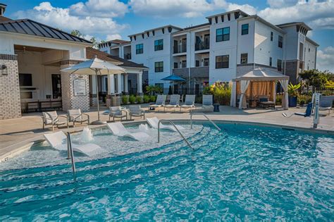 Gallery: Luxury Rentals in Wilmington, NC - Hawthorne at Smith Creek