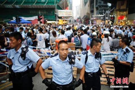 香港警方：旺角非法霸占区事态升级 正步向暴乱的边缘 香港 旺角 凤凰资讯