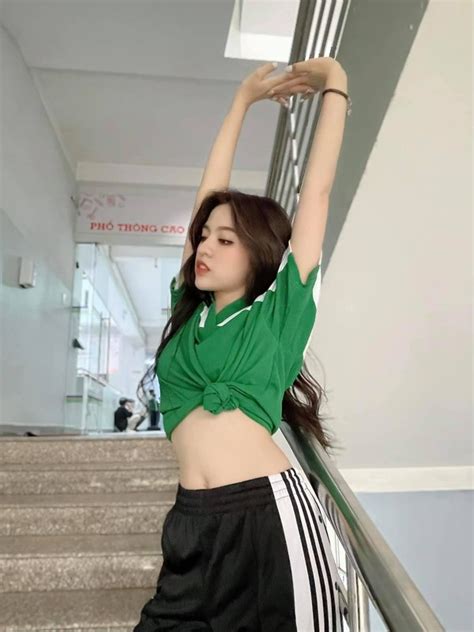 Bị quay lén hot girl trứng rán cần mỡ lộ nhan sắc thăng hạng