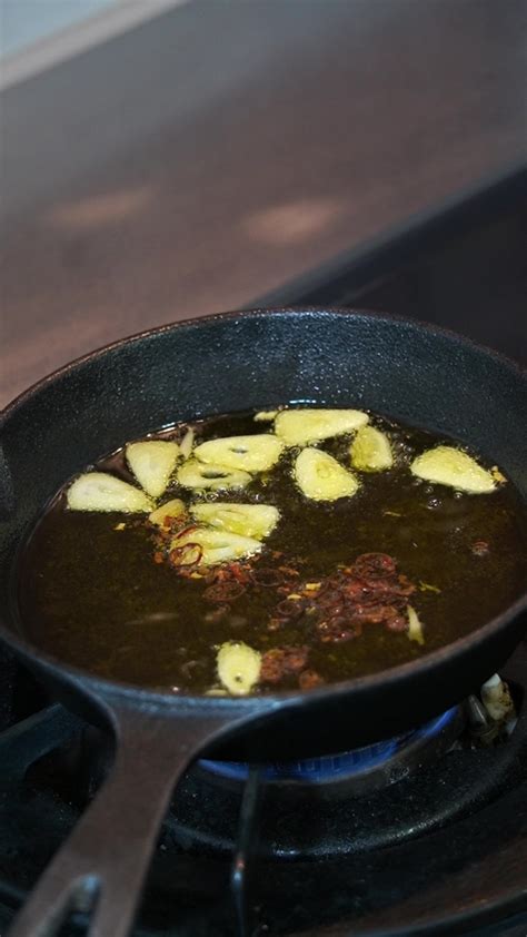 とろーりチーズがたまらない！ホタテとエビのカマンベールアヒージョ Clovers Cooking