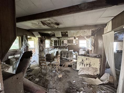 Kitchen of an abandoned farmhouse : r/AbandonedPorn