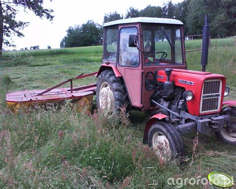 Fotografia traktor Ursus C-330M id:172916 - Galeria rolnicza agrofoto