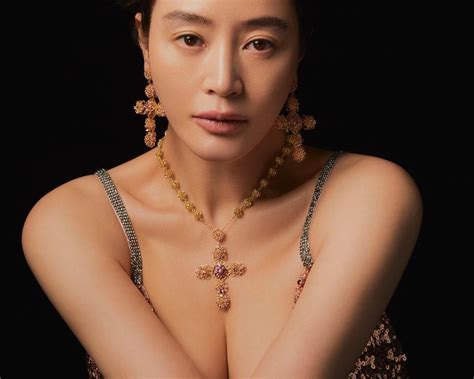 Chosun Online 朝鮮日報 キム・ヘス、グラビアで「dolceandgabbana」のジュエリー身に着け圧倒的ビジュアル