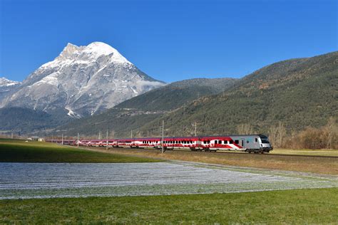 RJ Garnitur 49 Ski WM Railjet Am 01 12 2013 Bei Flaurling Bahnbilder De