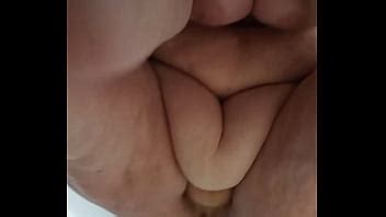 Jugando con mi apretado y jugoso coño XVIDEOS