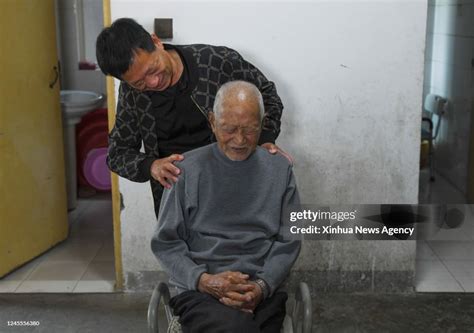 Gao Hengfa Front A Survivor Of The Nanjing Massacre Is Seen With