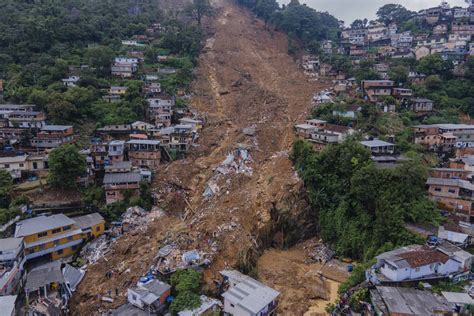 Petrópolis tem um quinto da cidade em alto risco e revive tragédias de