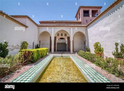 Arquitectura De Estilo Morisco En La Alcazaba De M Laga Una