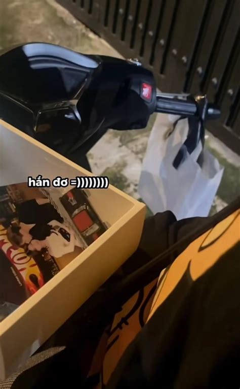 Hot trend in ảnh couple dán lên bao bì xe mô hình Hot Wheels Phiên bản giới hạn này lạ lắm mà