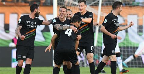 playout serie  venezia salernitana match thrilling