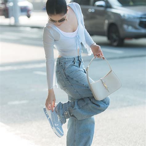 Ngọc Trinh diện bikini đi khắp Thái Lan cách phối đồ khiến netizen không thể rời mắt