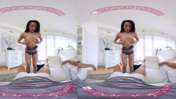 VR PORN LEXI DONA FINGERING HER WAY TO ORGASM Porn300