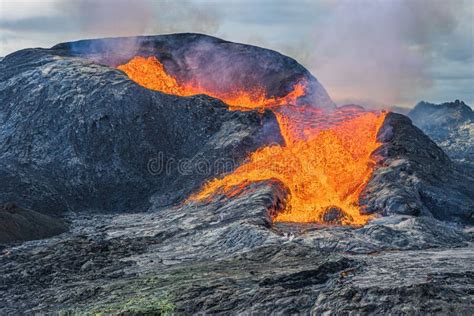 Erupción De Un Volcán Activo De La Península De Reykjanes Foto de