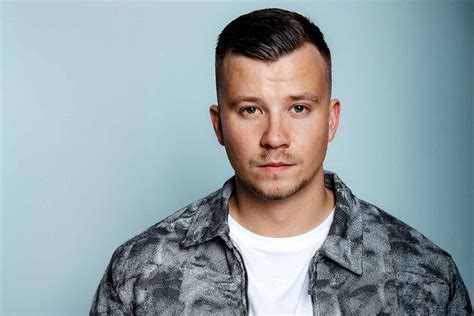 Russo boeken voor de beste prijs bij Artist Bookings