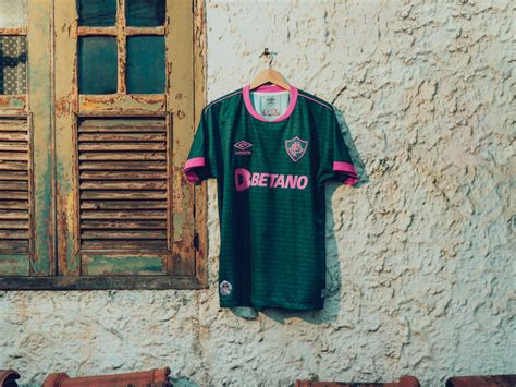 Corra e olhe o céu Fluminense e Umbro lançam nova terceira camisa em