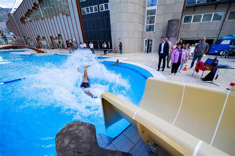 Els Serradells Estrena El Tobogan Gegant De La Piscina Exterior Que S